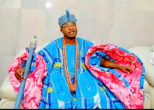 Oluwo of Iwo, Oba Abdulrasheed Akanbi, has said the Olugbo of Ugbo, Oba Obateru Akinruntan, should not be criticized for crowning some people living outside the country as obas.